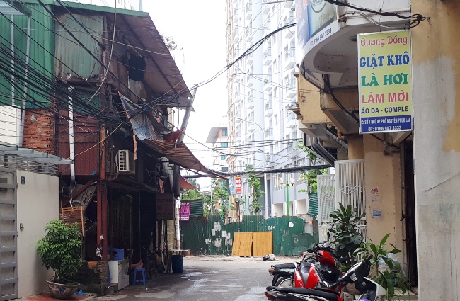 Cháy nhà, xe chữa cháy loay hoay di chuyển vì ngõ nhỏ, dây điện ảnh 4